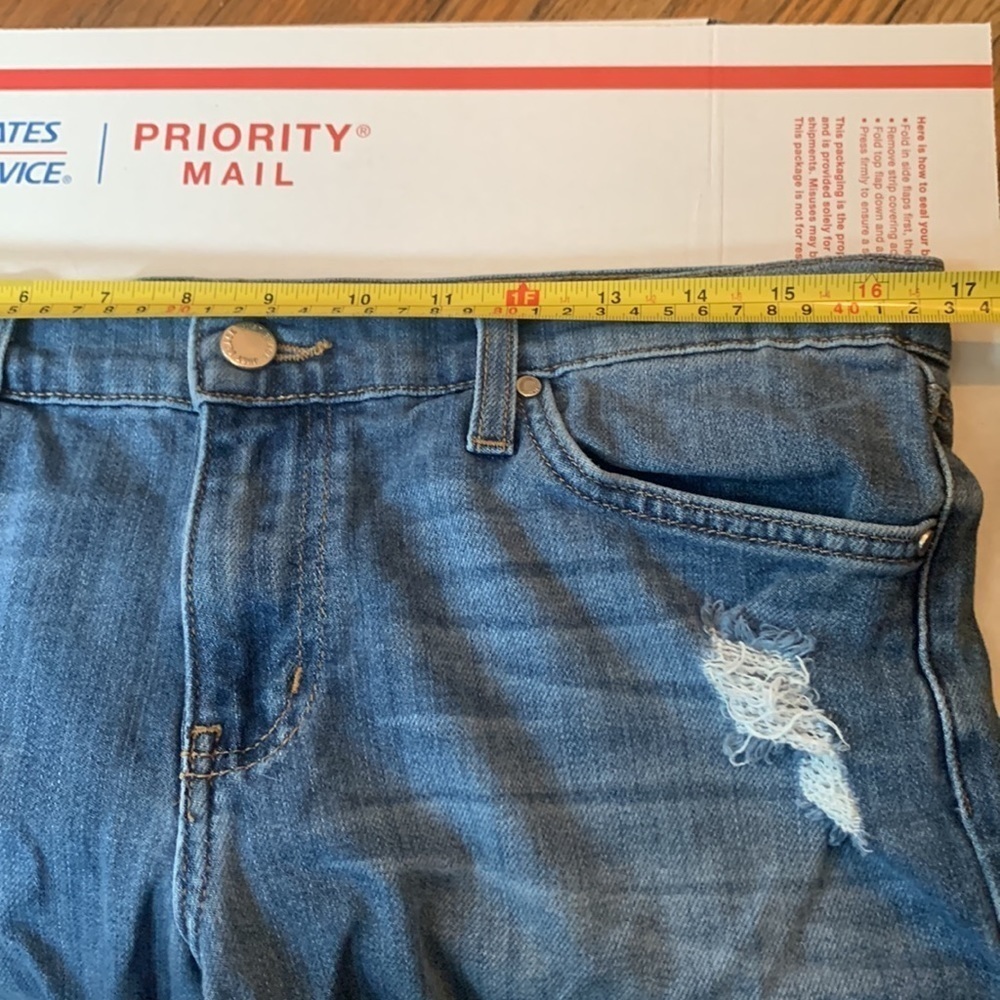 Just Black Distressed Cropped Straight Leg Jean - Picture 10 of 10
